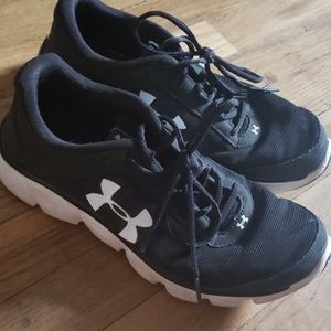 Under Armour tennis shoes